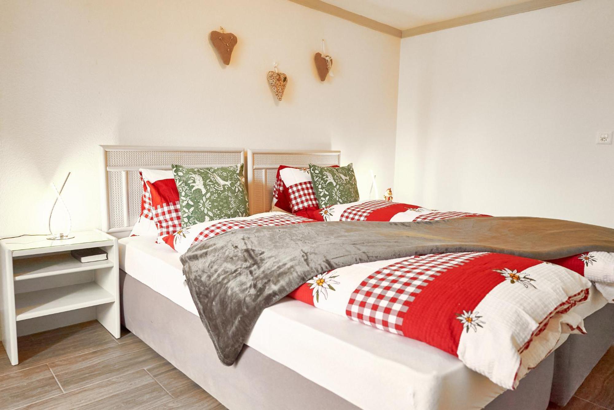 Double Room By Interlaken. Parking Därligen Exterior foto